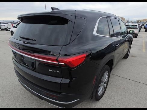 Used 2025 Buick Enclave Preferred image 4
