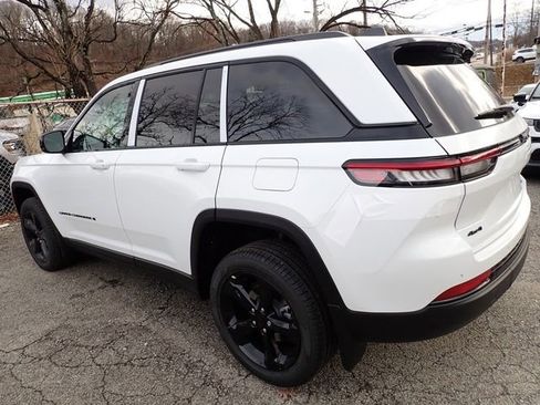 New 2025 Jeep Grand Cherokee Limited w/ Black Appearance Package image 3
