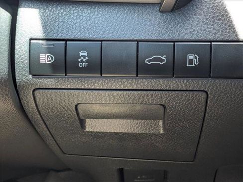 Used 2018 Toyota Camry LE w/ Convenience Package FWD image 11