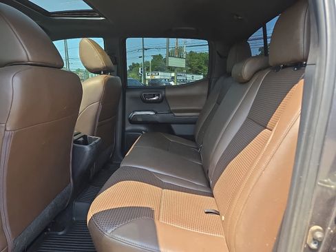 Used 2018 Toyota Tacoma Limited AWD/4WD image 11