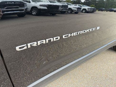 Certified 2025 Jeep Grand Cherokee Limited w/ Luxury Tech Group II AWD/4WD image 26