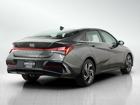 Used 2025 Hyundai Elantra SEL FWD image 5