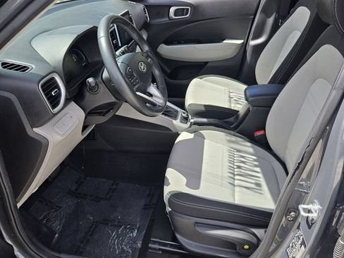 Used 2024 Hyundai Venue SEL FWD image 10
