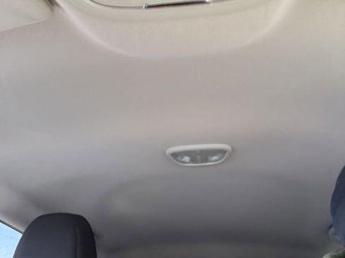 Used 2018 Jeep Cherokee Latitude w/ Cold Weather Group image 34