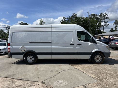 Used 2012 Mercedes-Benz Sprinter 2500 image 4