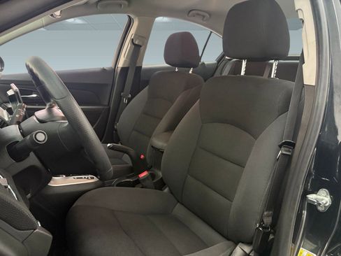 Used 2015 Chevrolet Cruze LT w/ Technology Package image 5