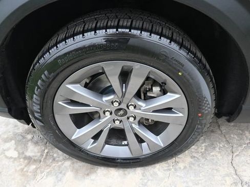 Used 2022 Ford Explorer XLT w/ Equipment Group 202A image 10