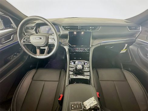 New 2025 Jeep Grand Cherokee Overland w/ Luxury Tech Group IV image 9