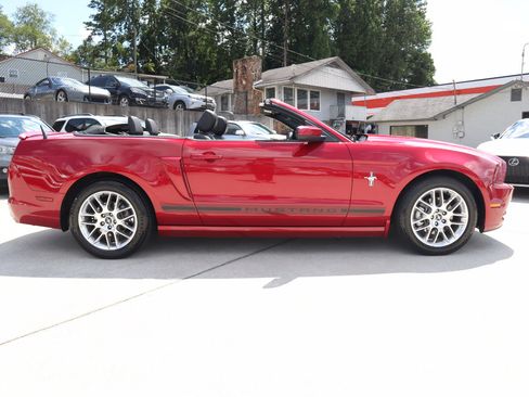 Used 2013 Ford Mustang Premium image 8