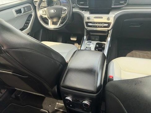 Used 2021 Ford Explorer XLT w/ Equipment Group 202A AWD/4WD image 41