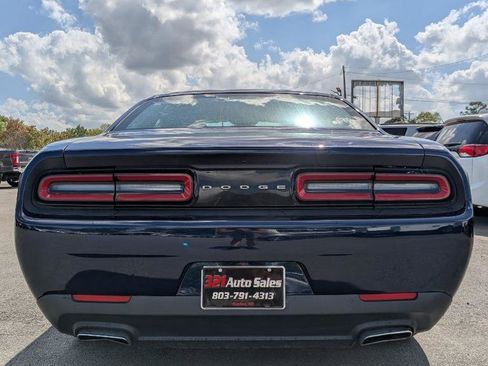 Used 2016 Dodge Challenger SXT image 4