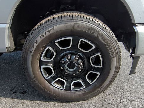 Used 2024 Ford F250 Platinum image 11