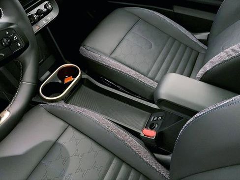 Certified 2025 MINI Cooper 2-Door Hardtop image 22