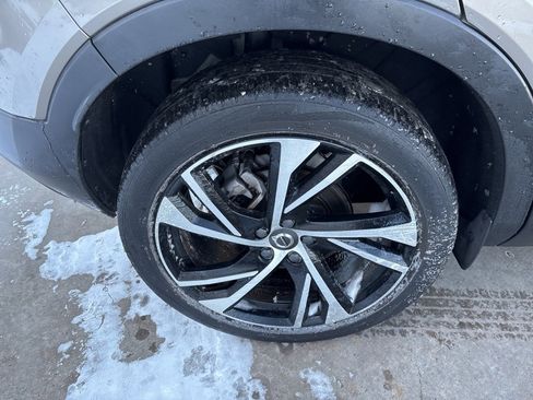 Used 2022 Volvo XC40 T5 R-Design w/ Climate Package image 14