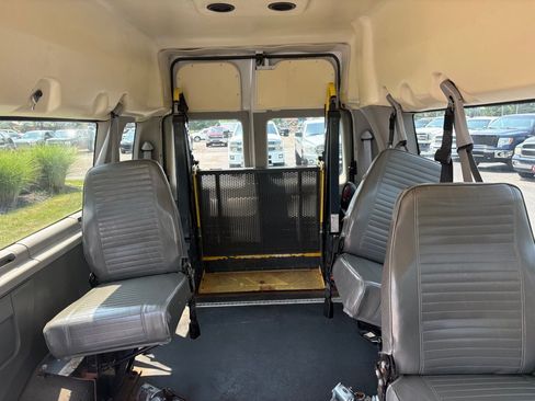 Used 2012 Ford E-350 and Econoline 350 XLT RWD image 13