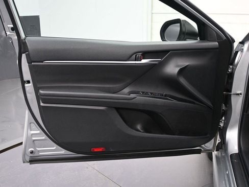 Used 2020 Toyota Camry SE FWD image 7
