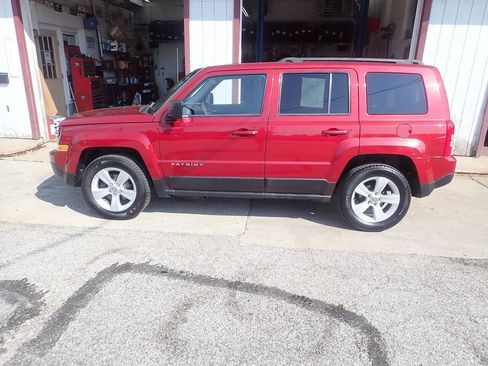 Used 2016 Jeep Patriot Sport w/ Power Value Group AWD/4WD image 13