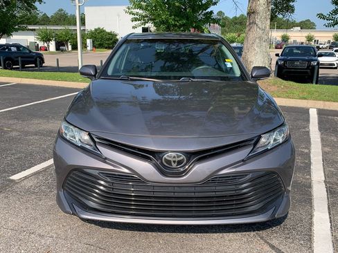 Used 2018 Toyota Camry LE w/ Convenience Package FWD image 3