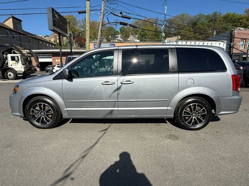 Used 2015 Dodge Grand Caravan SXT image 4