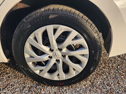 Used 2019 Toyota Corolla LE image 27