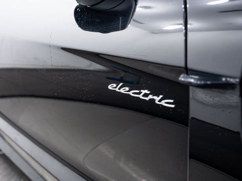 Certified 2025 Porsche Taycan 4 image 12