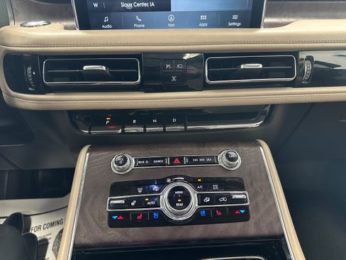 Used 2021 Lincoln Aviator Reserve w/ Equipment Group 202A AWD/4WD image 22