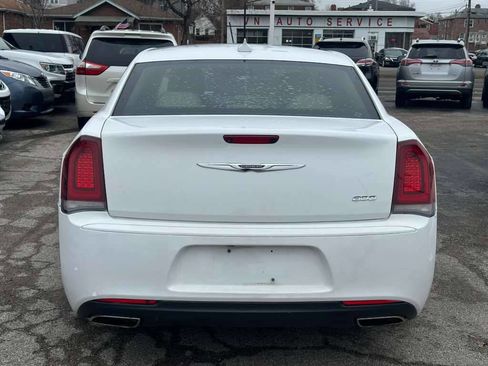 Used 2018 Chrysler 300 Touring w/ Sport Appearance Package image 7