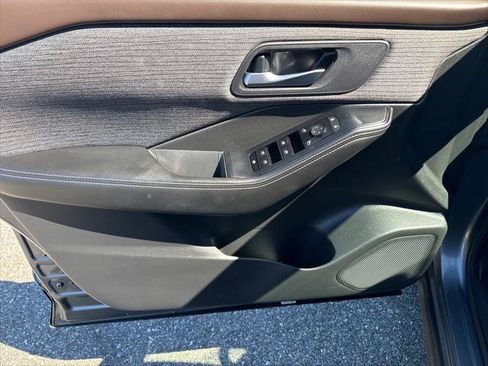Used 2023 Nissan Rogue SV FWD image 13