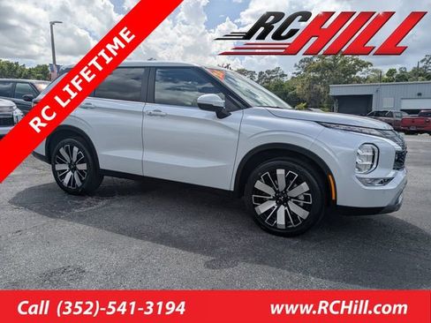 New 2026 Mitsubishi Outlander SE image 1