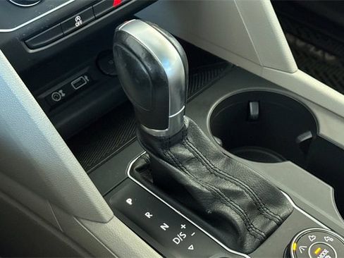 Used 2019 Volkswagen Atlas SE w/ Panoramic Sunroof Package image 22