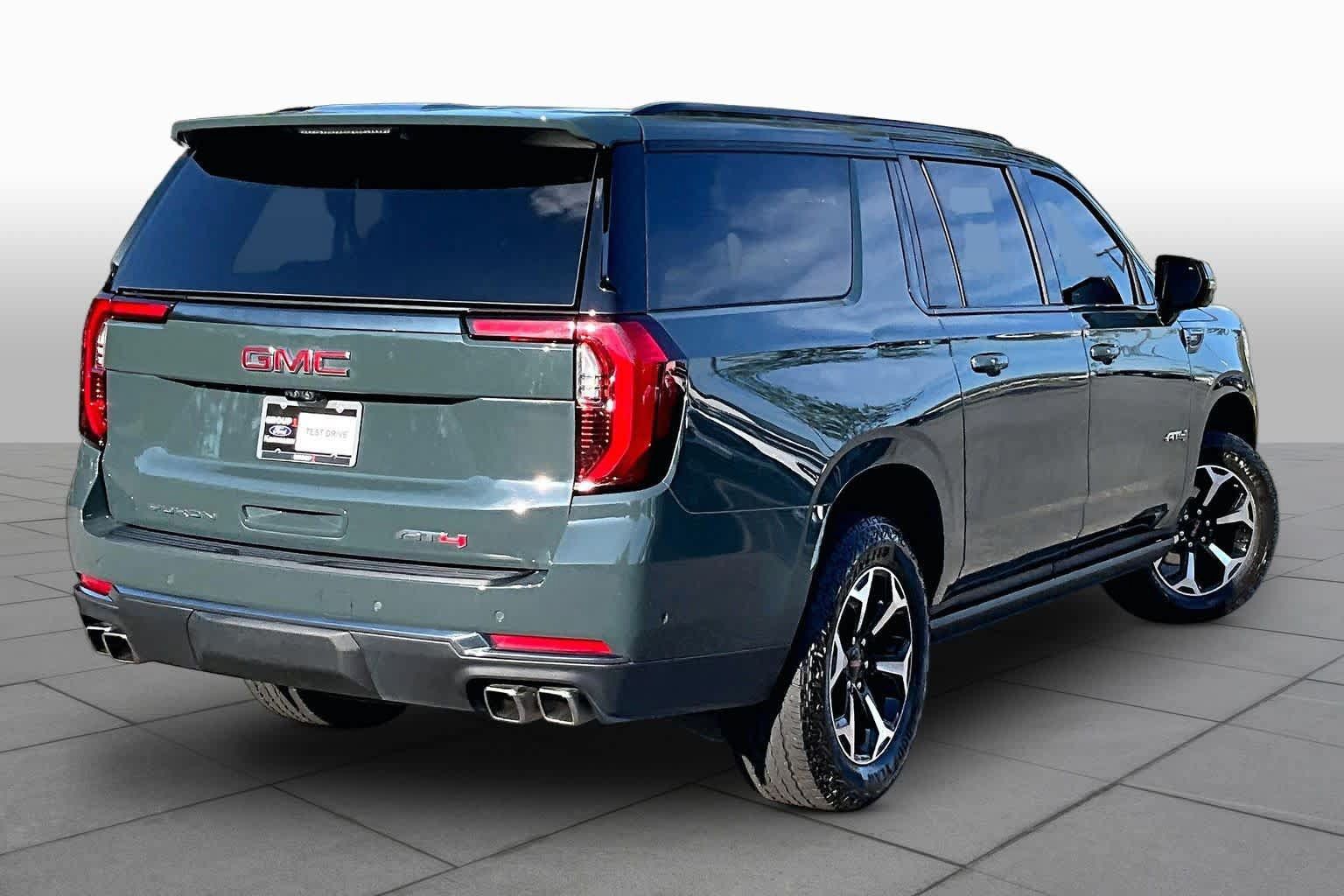 Used 2025 GMC Yukon XL AT4 w/ AT4 Premium Package AWD/4WD image 13