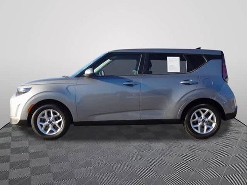 Used 2023 Kia Soul LX w/ LX Technology Package image 2
