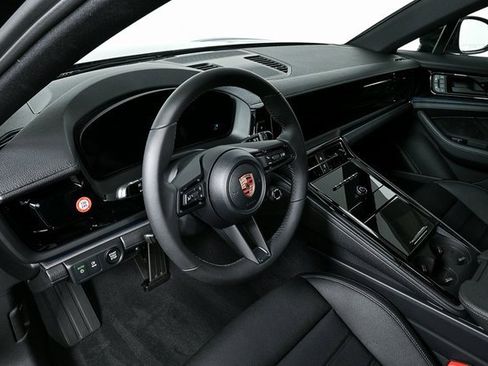 New 2025 Porsche Panamera 4 image 4