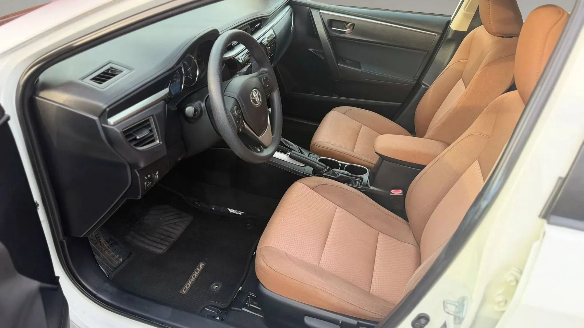 Used 2015 Toyota Corolla LE FWD image 11