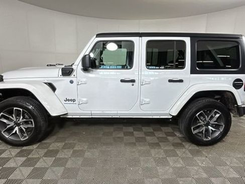 Used 2024 Jeep Wrangler Unlimited w/ Convenience Group AWD/4WD image 6