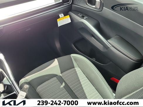 Certified 2025 Kia Sorento LX FWD image 18