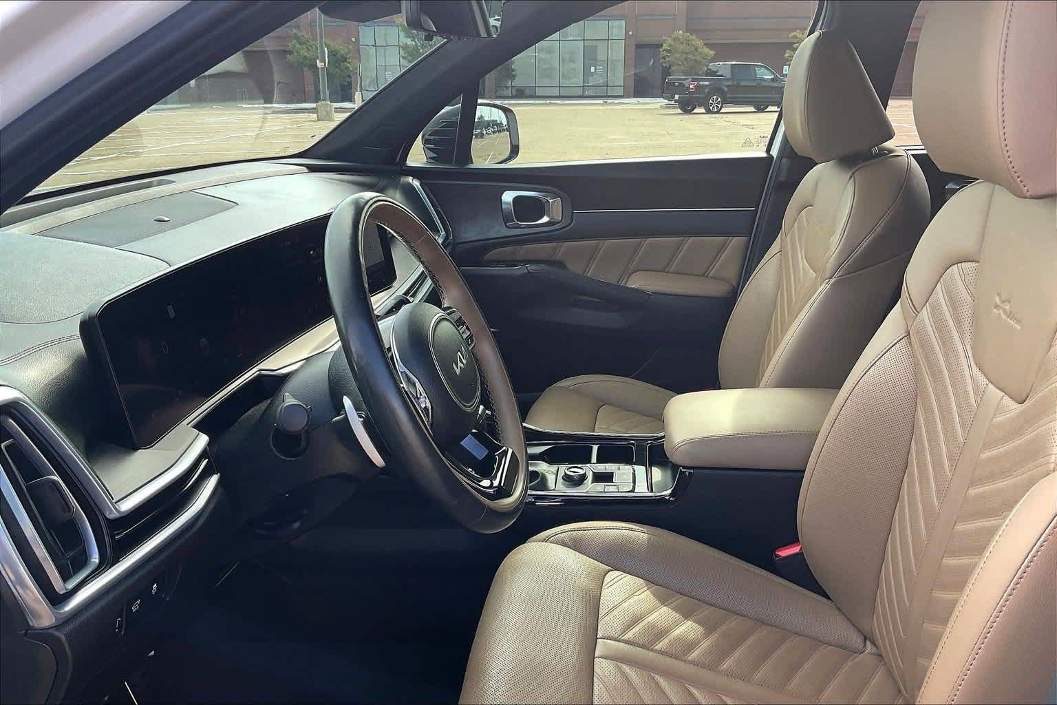 Certified 2024 Kia Sorento SX Prestige w/ Olive Brown Leather Package AWD/4WD image 2