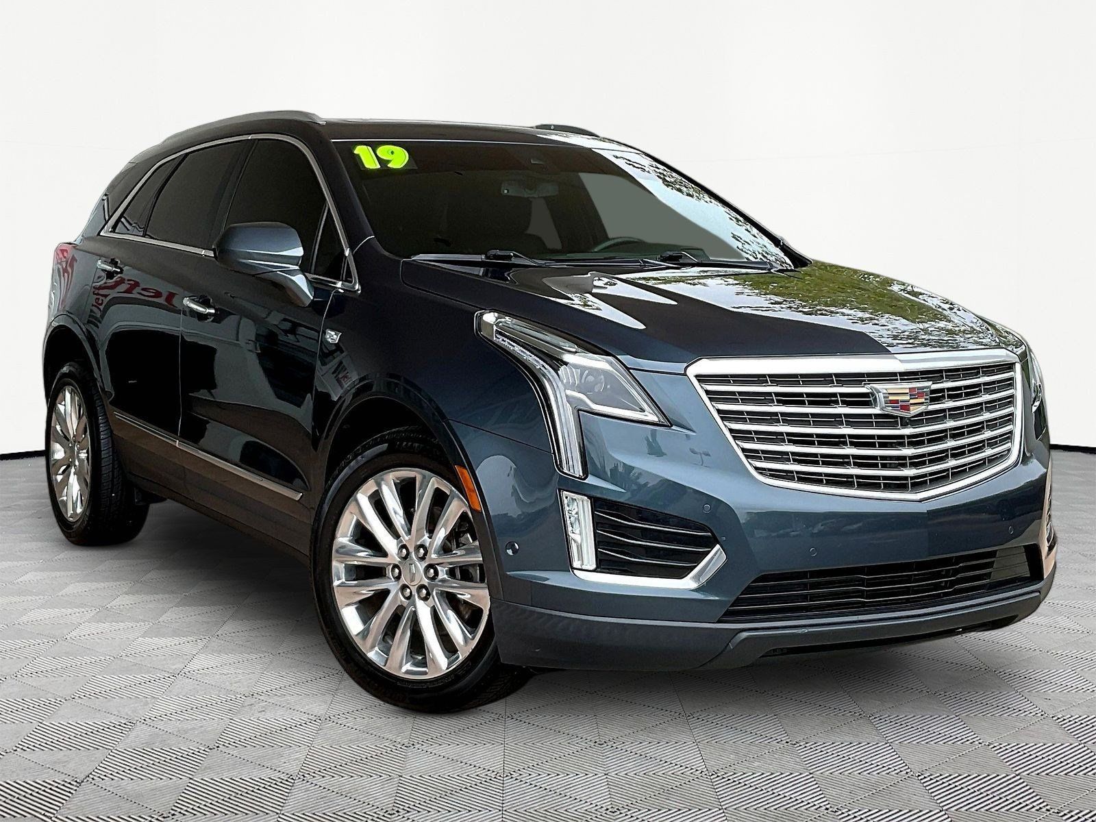 Used 2019 Cadillac XT5 Platinum AWD/4WD image 3