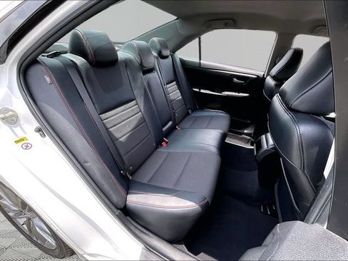 Used 2016 Toyota Camry SE FWD image 17