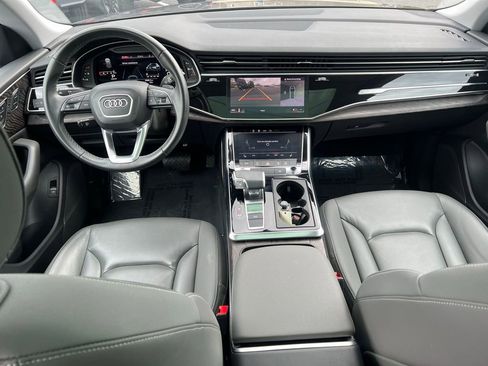 Used 2022 Audi Q8 Premium image 22