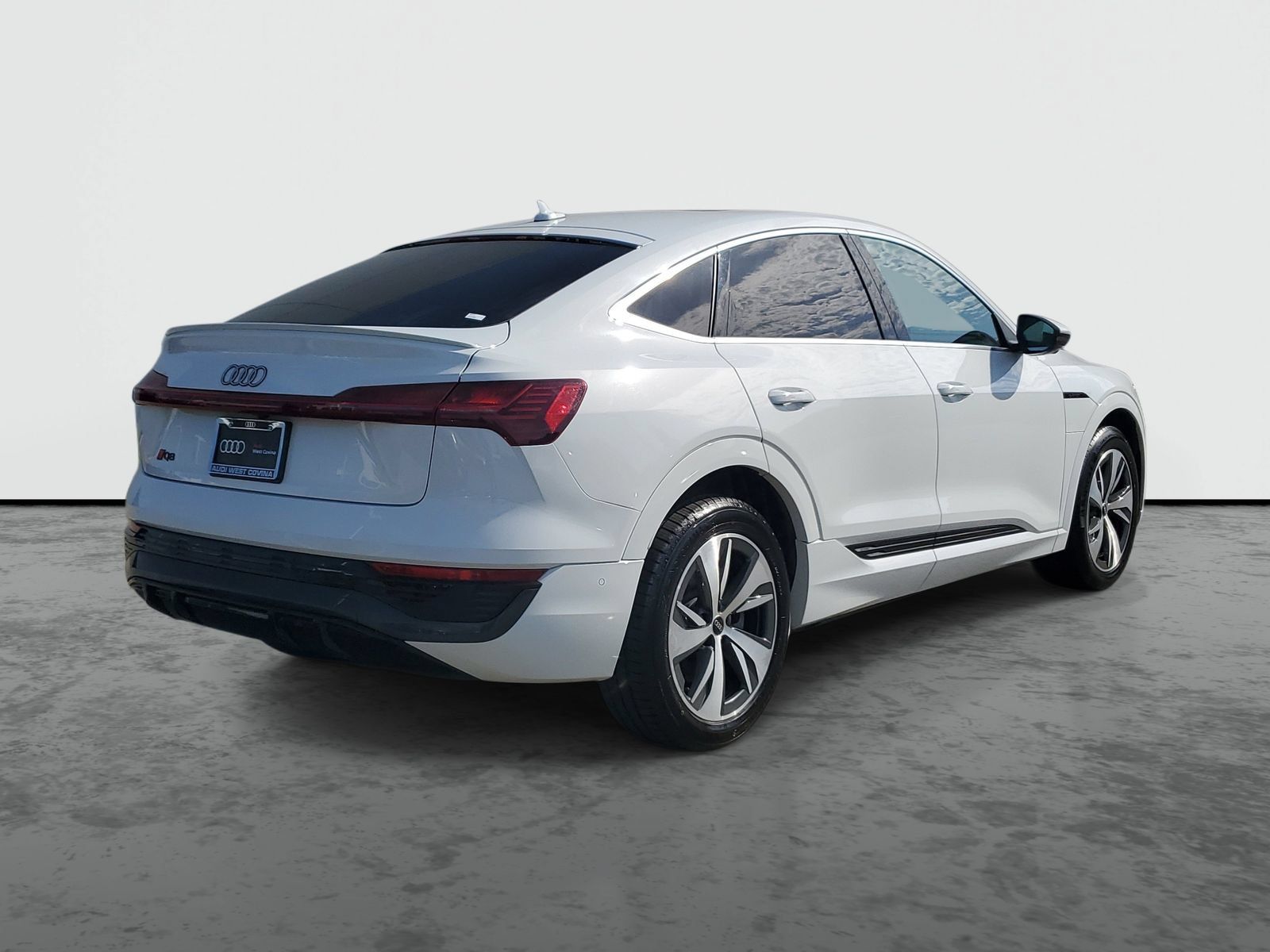 Used 2024 Audi Q8 e-tron Premium Plus w/ Premium Plus Package AWD/4WD image 4