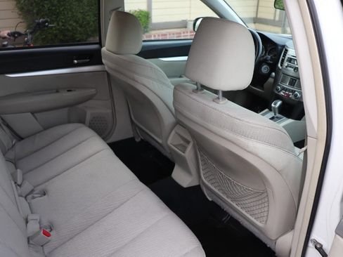 Used 2011 Subaru Outback 2.5i Premium image 26