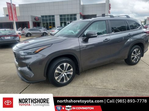 Used 2024 Toyota Highlander XLE FWD image 1