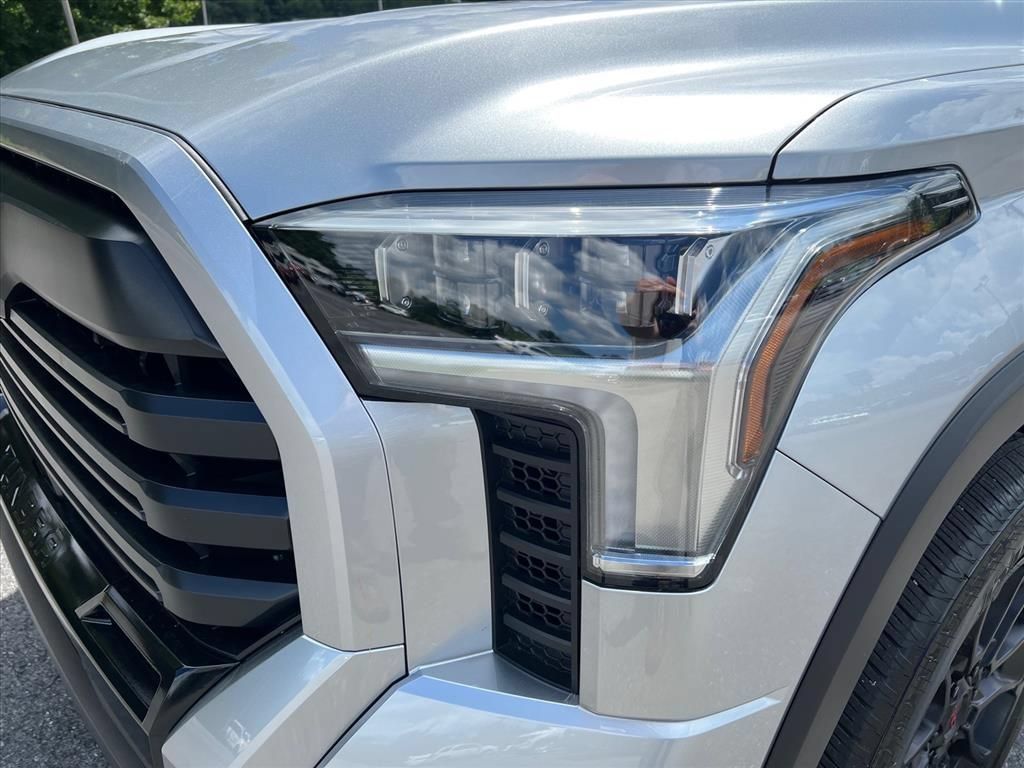Used 2026 Toyota Tundra Limited AWD/4WD image 9
