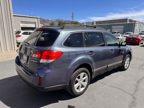 Used 2013 Subaru Outback 2.5i Premium w/ Popular Pkg 1B AWD/4WD image 3