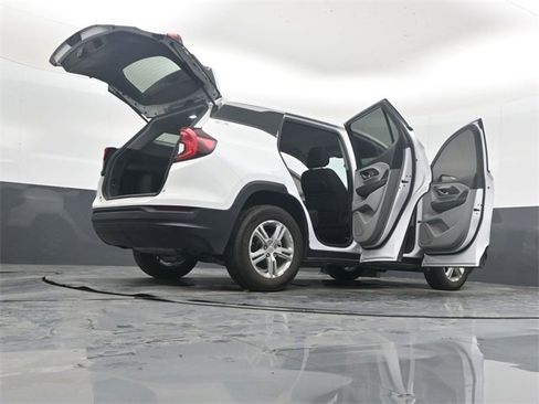 Used 2024 GMC Terrain SLE image 52