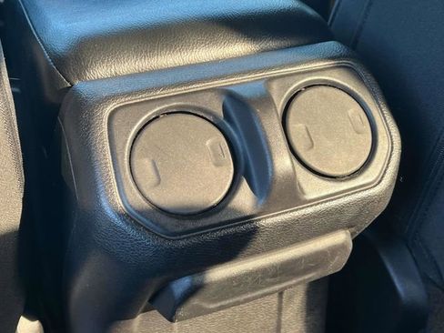 Used 2018 Jeep Wrangler Unlimited Sport image 19
