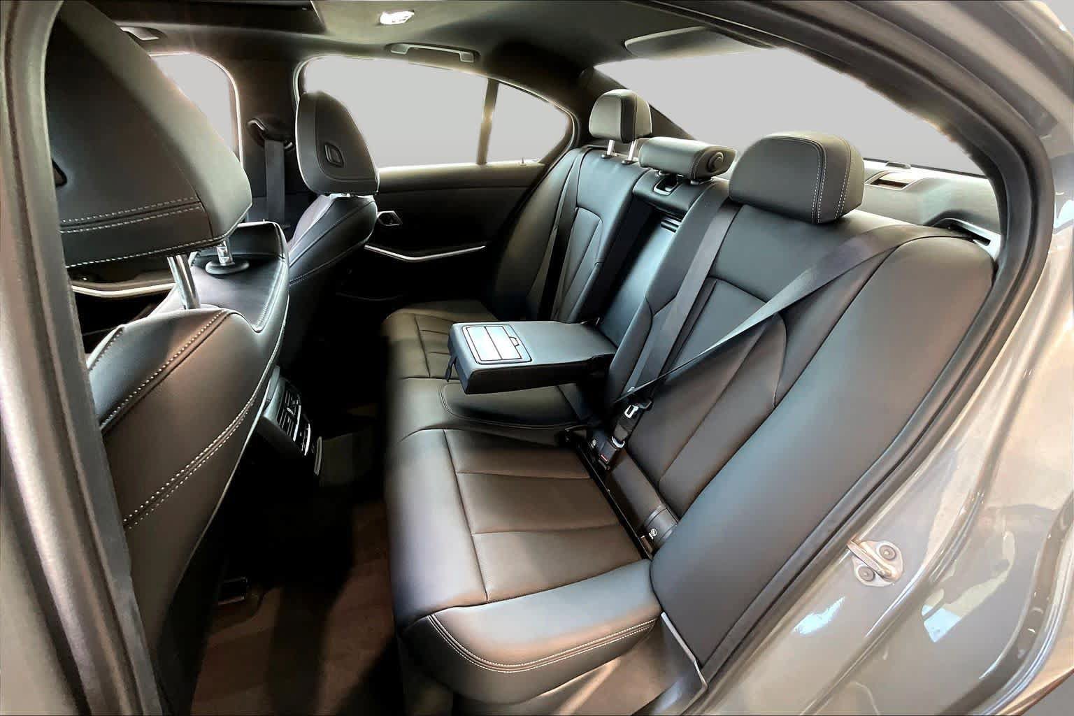 Used 2024 BMW 330i Sedan w/ Premium Package RWD image 22