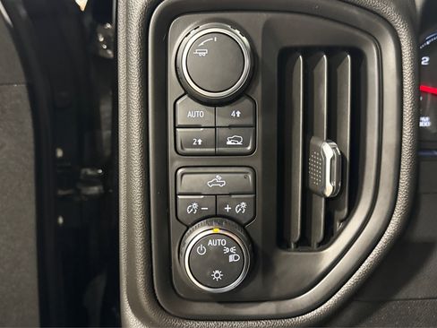 Used 2023 Chevrolet Silverado 1500 Custom image 21