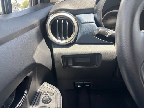 Used 2025 Nissan Versa SV FWD image 31